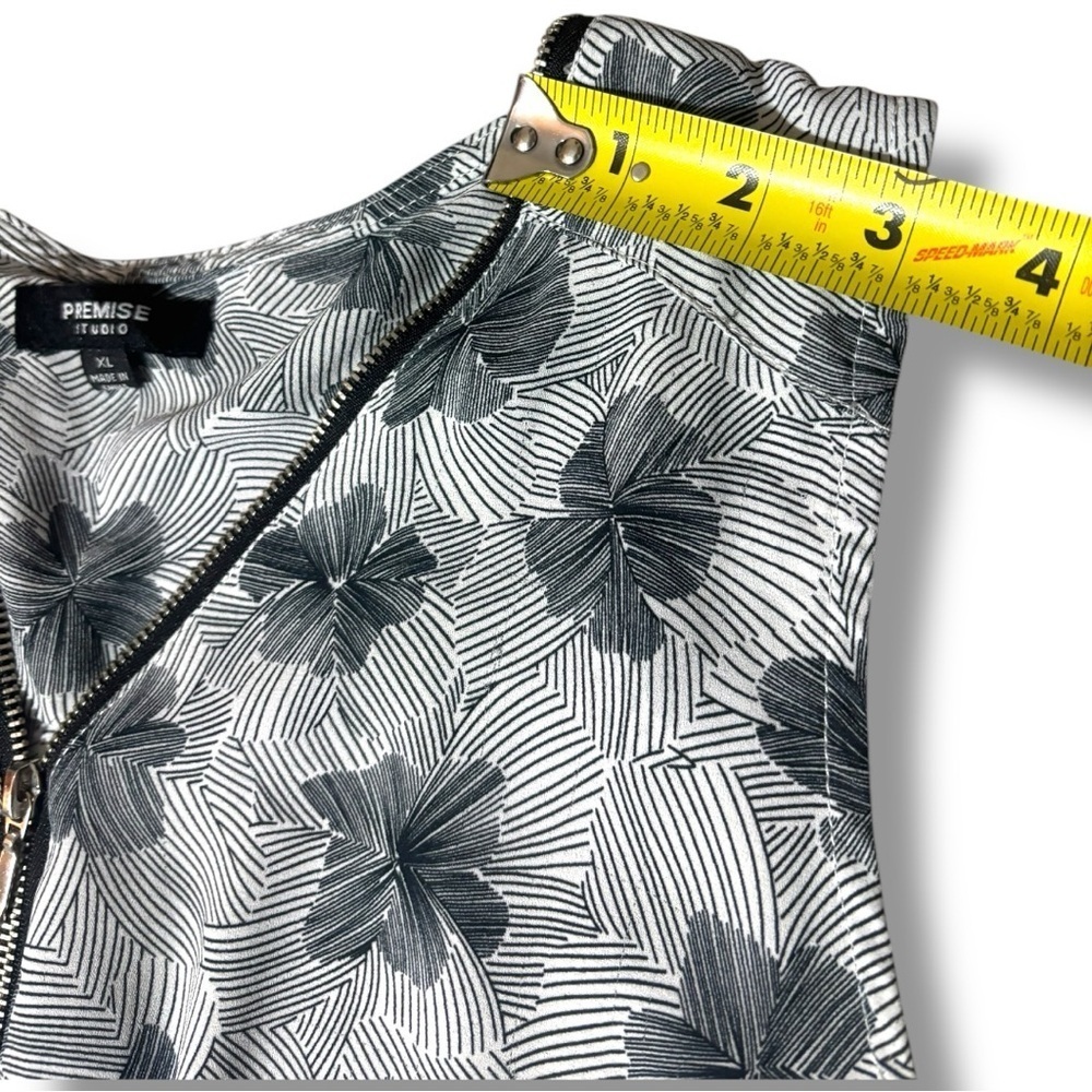 Premise Blue/Gray Floral Geometric Print High-Low 1/2 Silver Zip Front Blouse - Picture 16 of 16